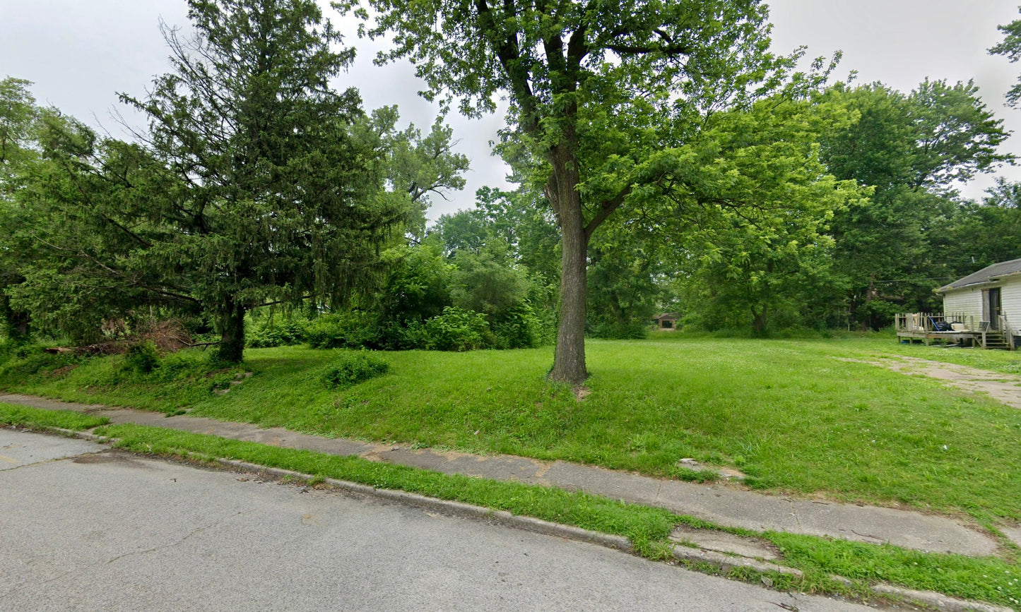 Aerial view of Illinois 0.15-acre East St. Louis lot, showing surrounding area and property boundaries.