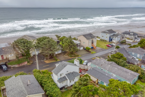 View of a beach house in Lincoln City, Oregon, featuring a 1279 sq ft home on 0.15 acres at 1523 SW Dunne Ave.