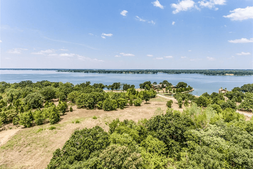 Aerial view of Lot 84 in Beachwood Estates near Cedar Creek Reservoir, Henderson County, Texas, showing the wooded lot and surrounding area.